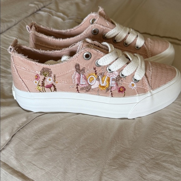 Blowfish Malibu Shoes - 💕HP Blowfish Sadie Pink Canvas Sneakers
